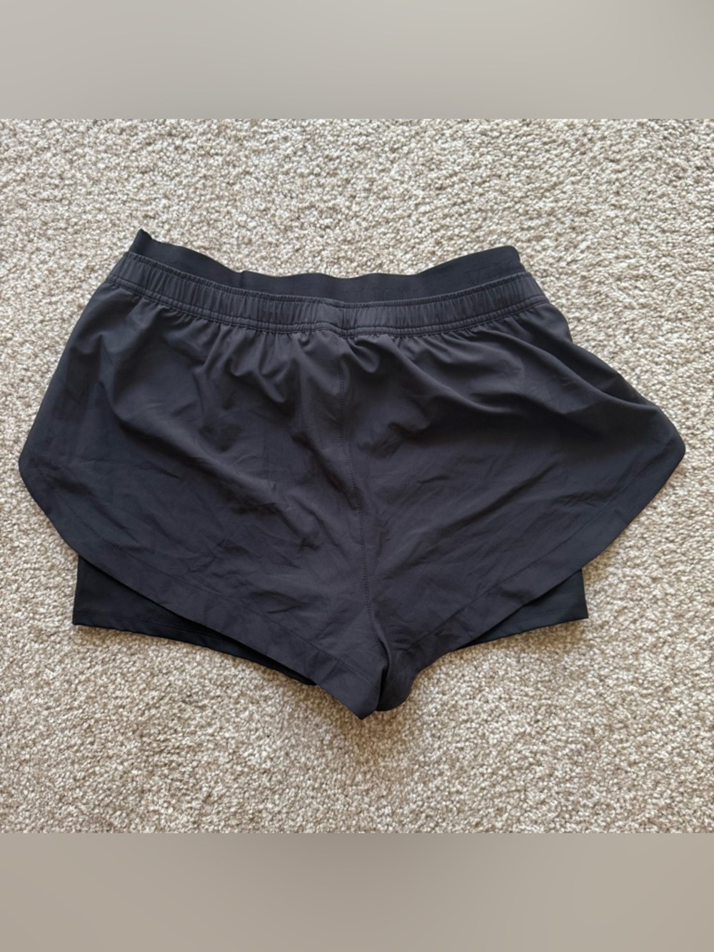 Vuori Luna Shorts - Picture 2 of 3
